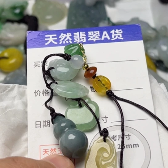 翡翠颈饰未镶嵌手机挂