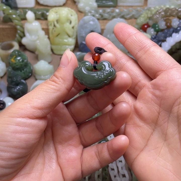 *****和田玉未镶嵌颈饰