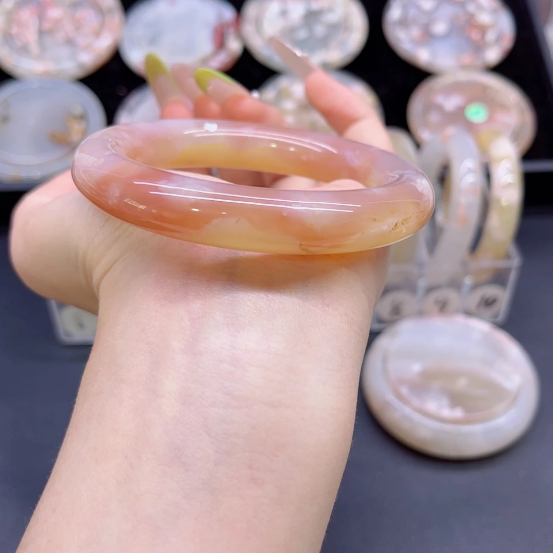 玛瑙/玉髓手镯未镶嵌5556