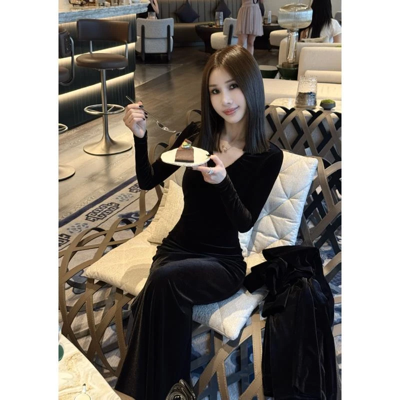 LUXURYMEMO【黑天·鹅】秋季新款气质V领收腰镂空长袖连衣裙净版