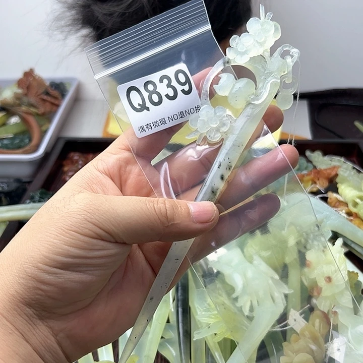 蛇纹石玉发饰合金笑**城