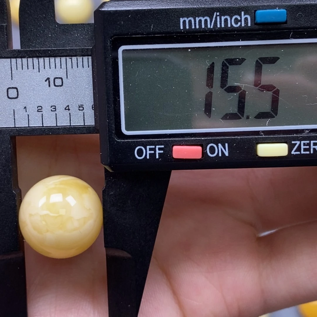 未镶嵌琥珀裸石纯天然
