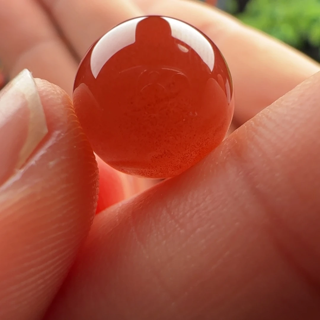 南红玛瑙未镶嵌圆珠：12.4大黑洞水红 有白纹