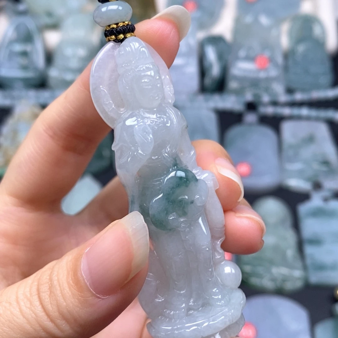 翡翠未镶嵌颈饰站观音