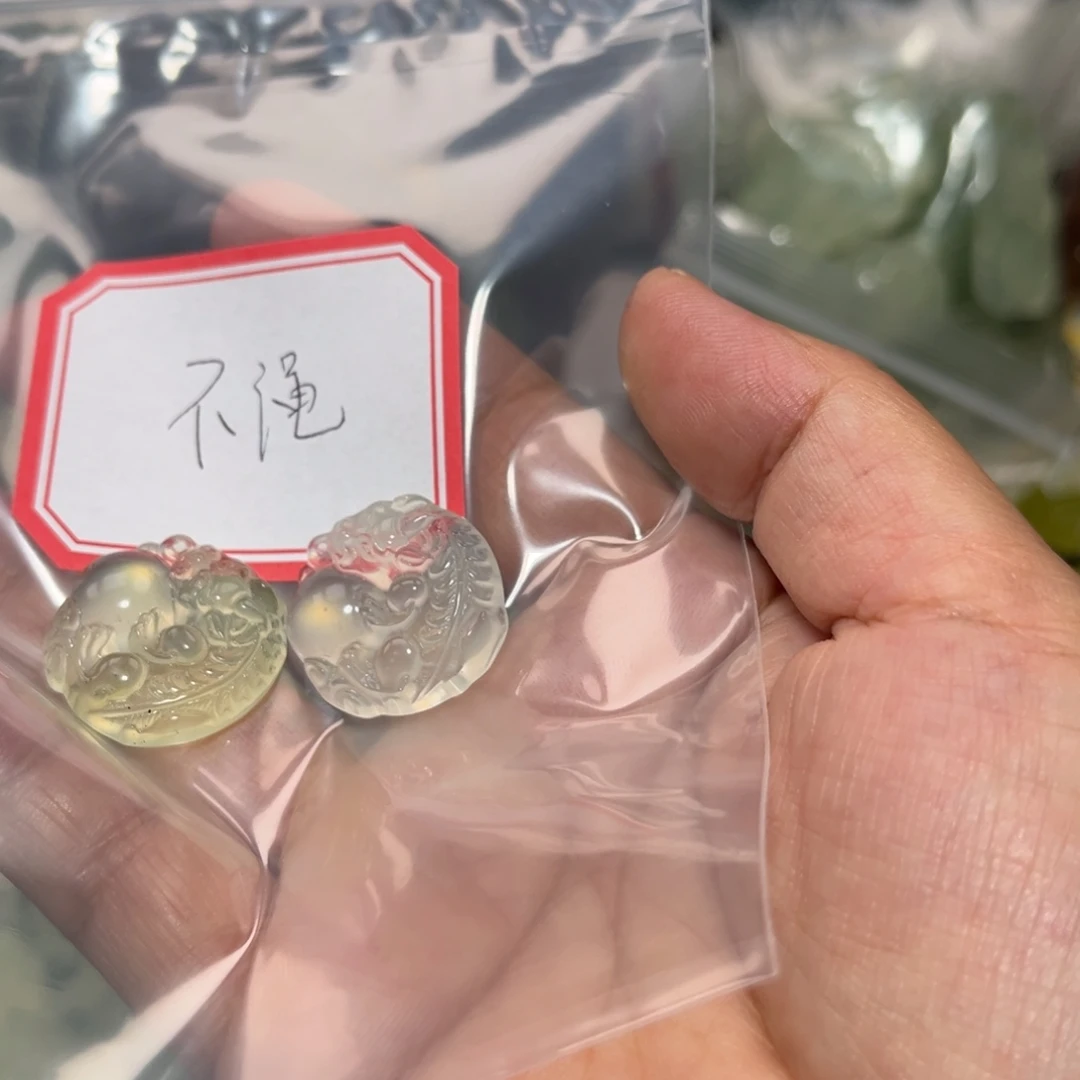 乐***-未镶嵌蛇纹石玉颈饰