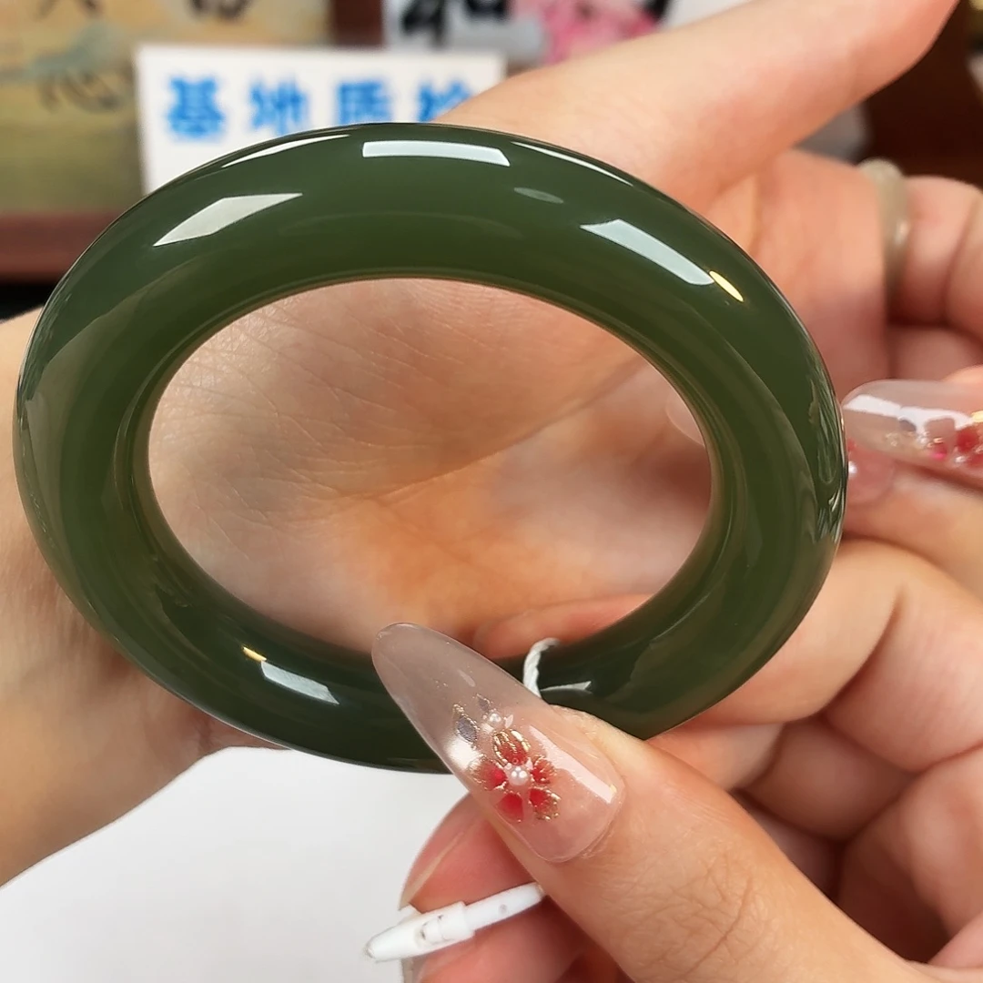 和田玉未镶嵌手镯