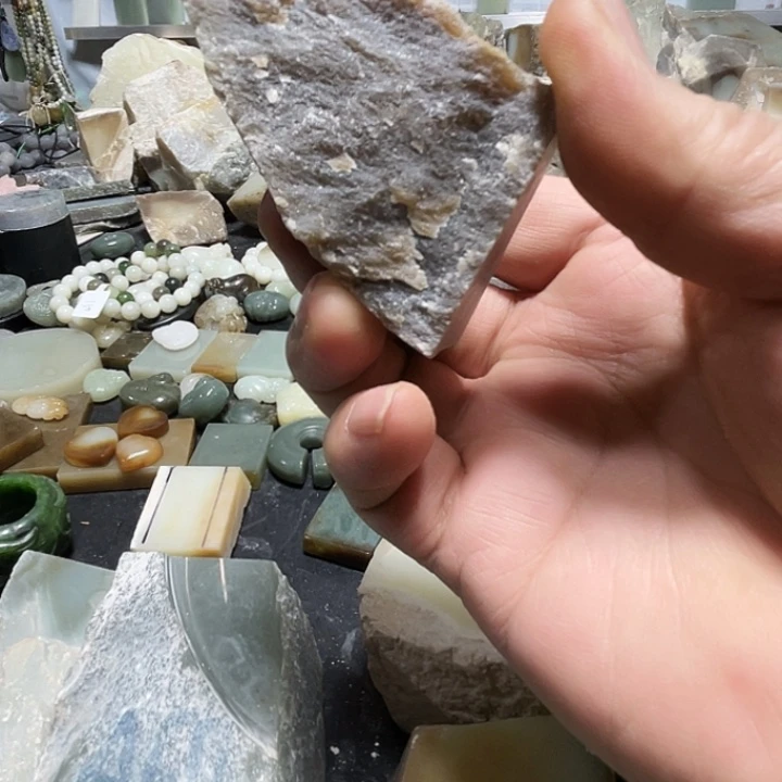 和田玉（糖玉）未镶嵌把件