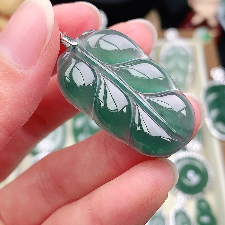 颈饰银S925镶嵌翡翠吊坠