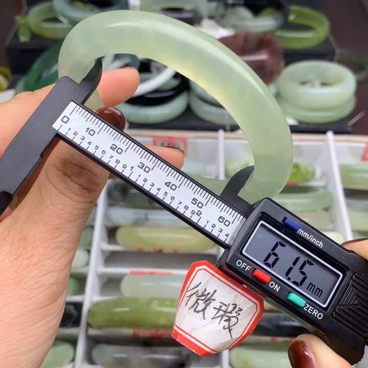 蛇纹石玉未镶嵌手镯856