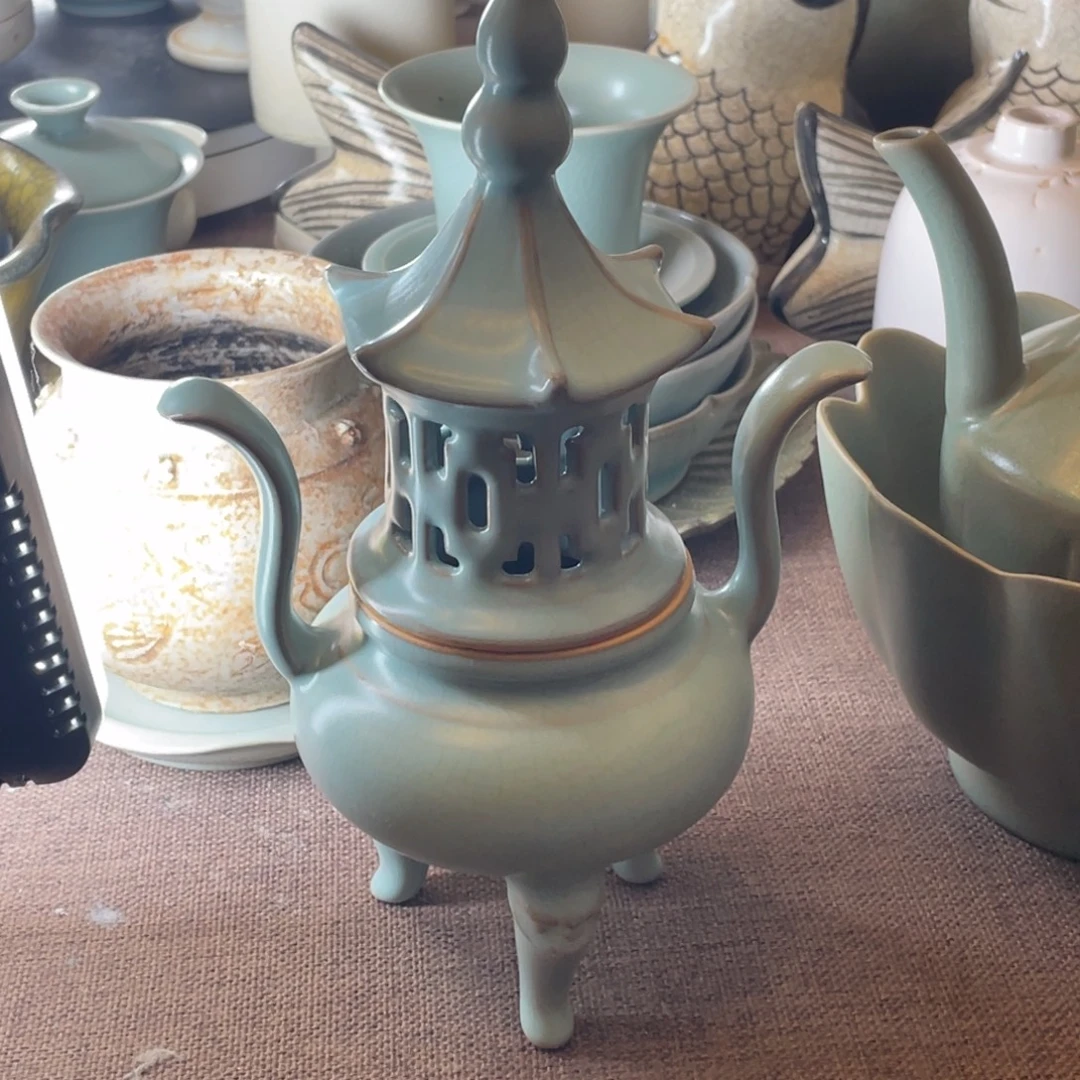 赏品三足葫芦熏炉一个