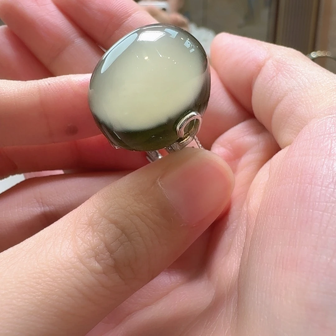 琥珀未镶嵌颈饰戒指