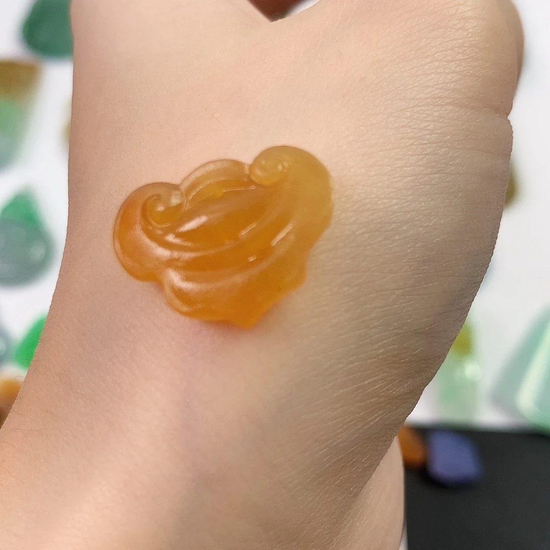 定制翡翠未镶嵌如意锁