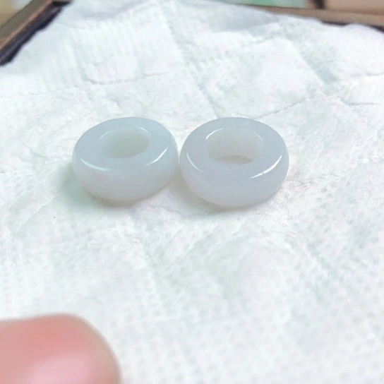 翡翠颈饰未镶嵌月**慕吊坠