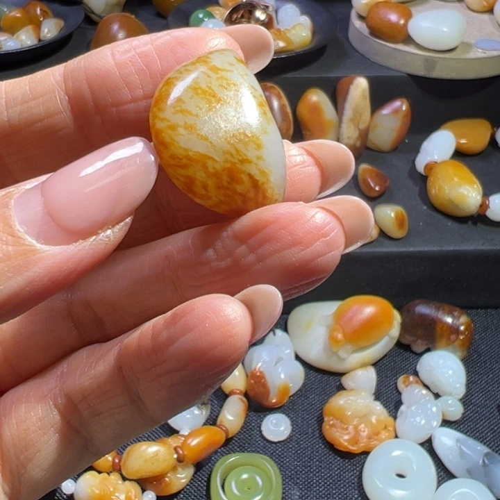 幸***生和田玉（白玉）未镶嵌颈饰