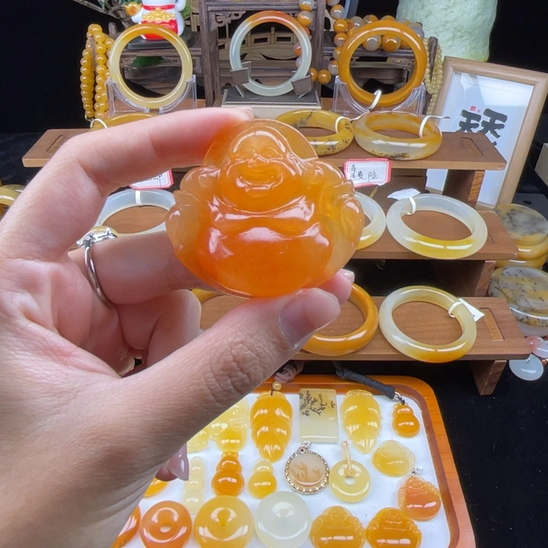 石英质玉（黄龙玉）未镶嵌颈饰佛公