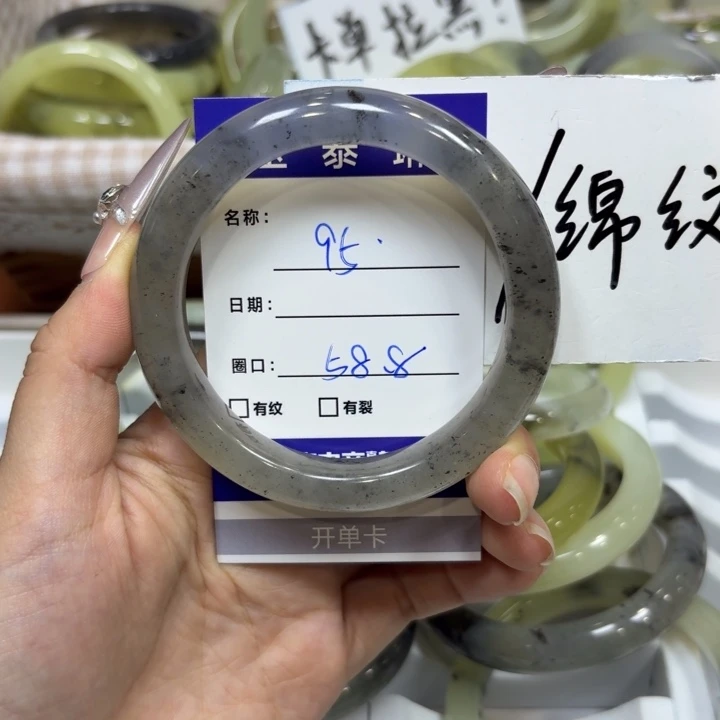 未镶嵌岫玉手镯天然
