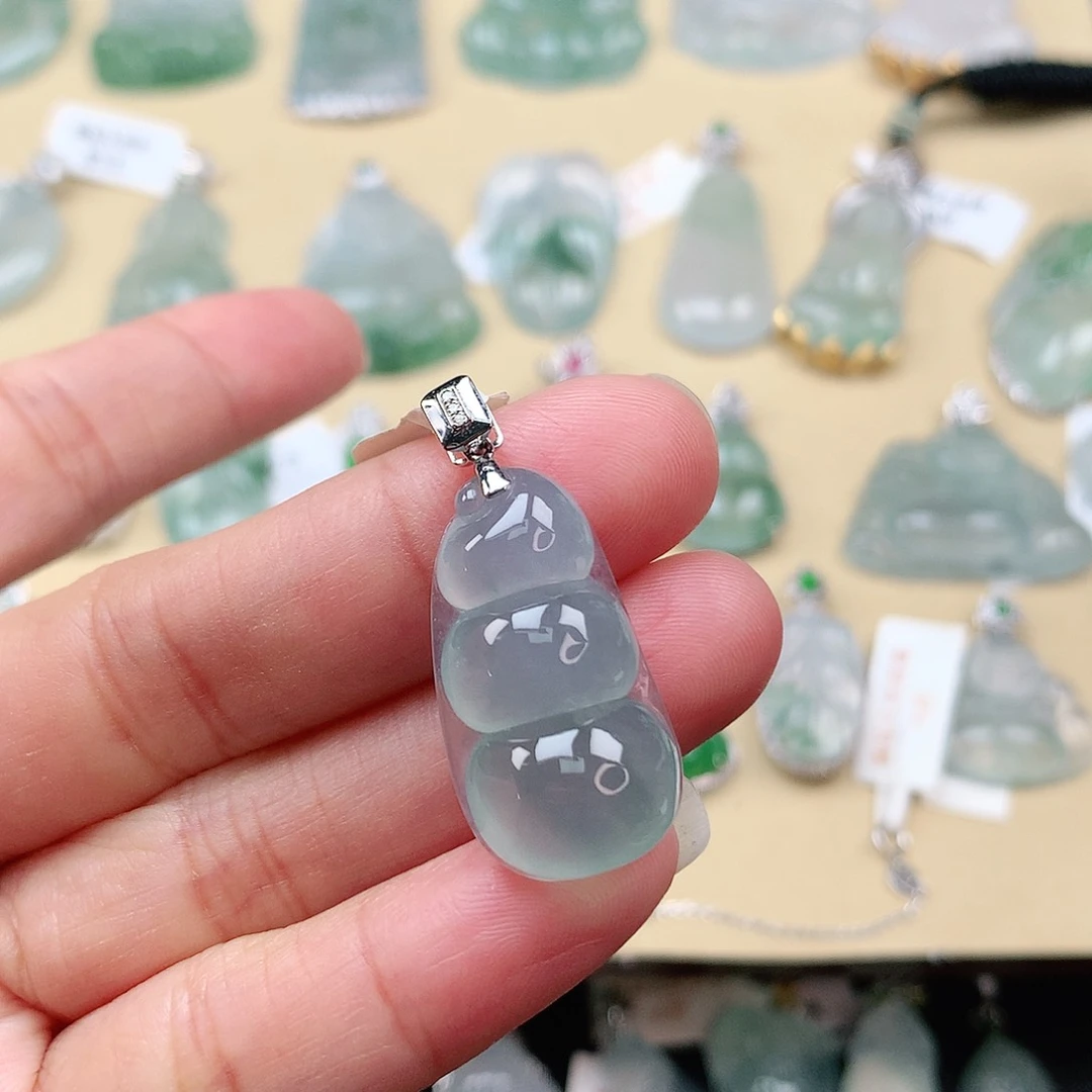 翡翠颈饰18K金镶嵌福豆