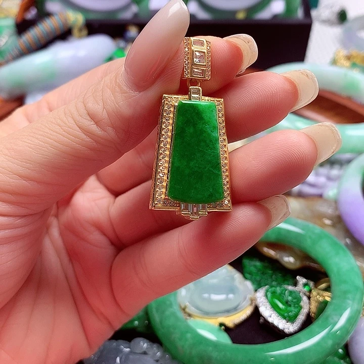 翡翠未镶嵌颈饰翡翠