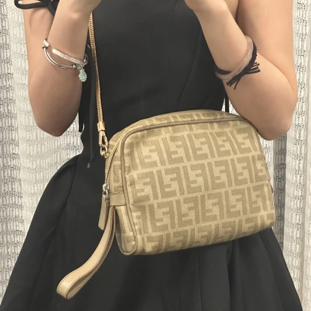 95新 FENDI/芬迪 芬迪棕色老花手拿包/5463111