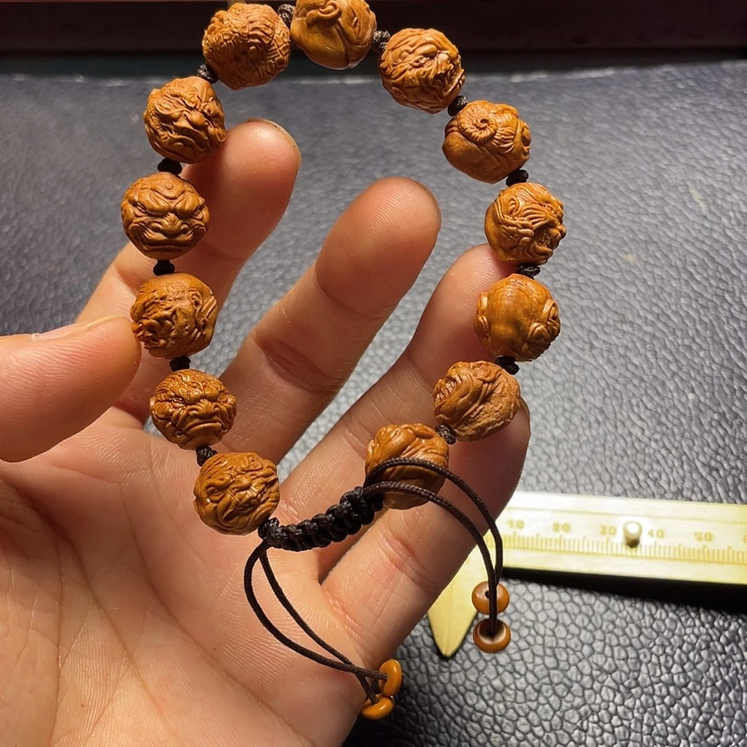 龙纹桃核雕刻十二生肖恶僧