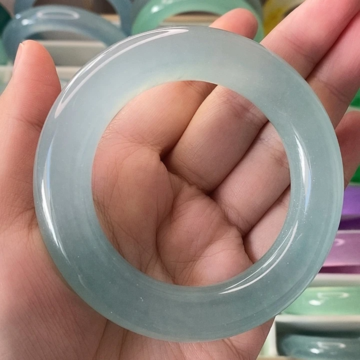 嗯***呀石英质玉未镶嵌手镯