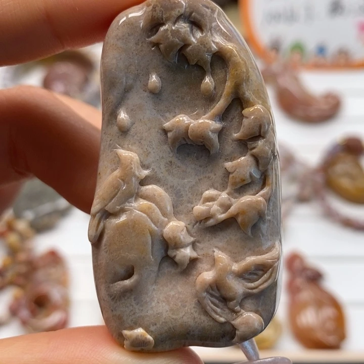 硅化玉吊坠(不含链)未镶嵌喜上眉梢雕刻吊坠