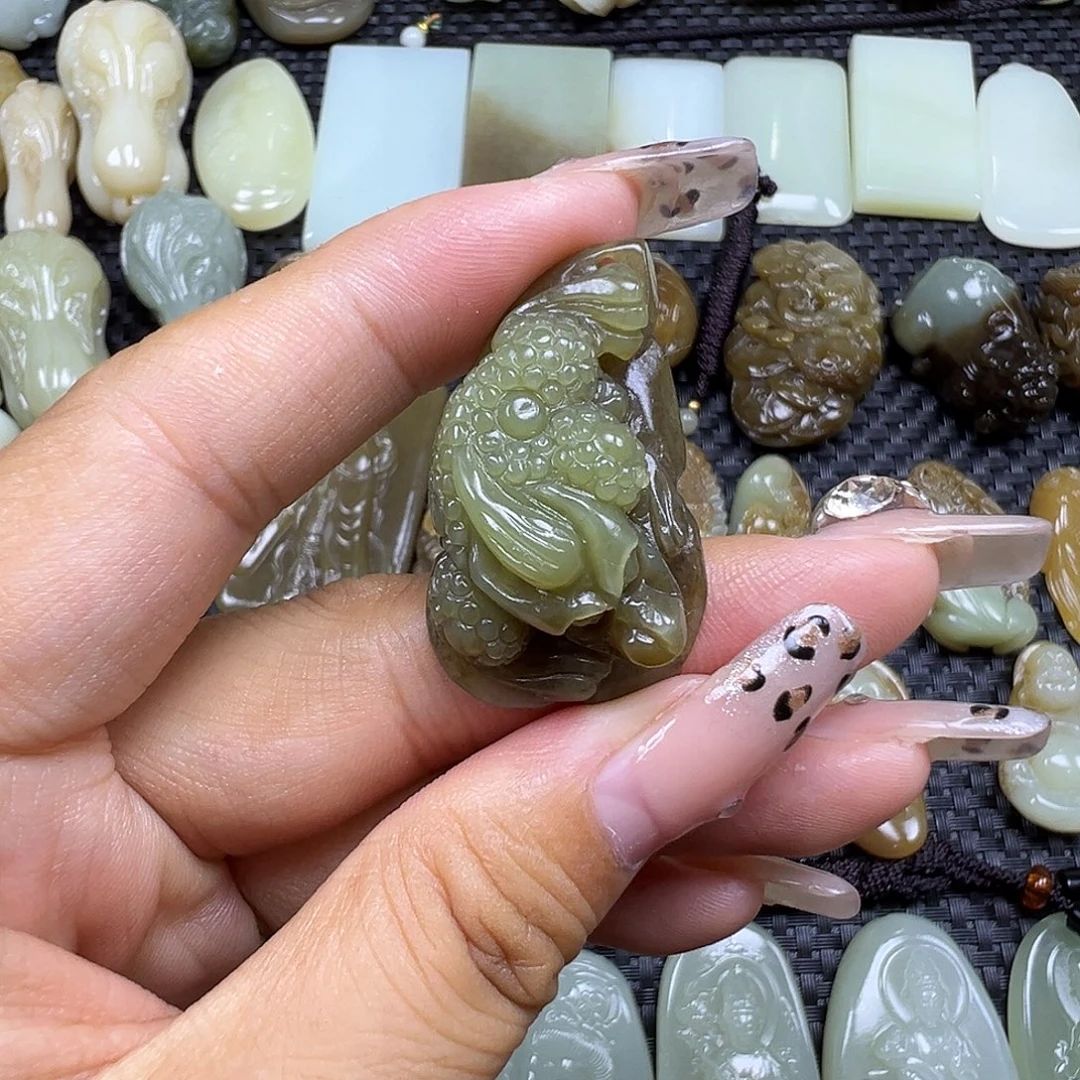 和田玉未镶嵌颈饰