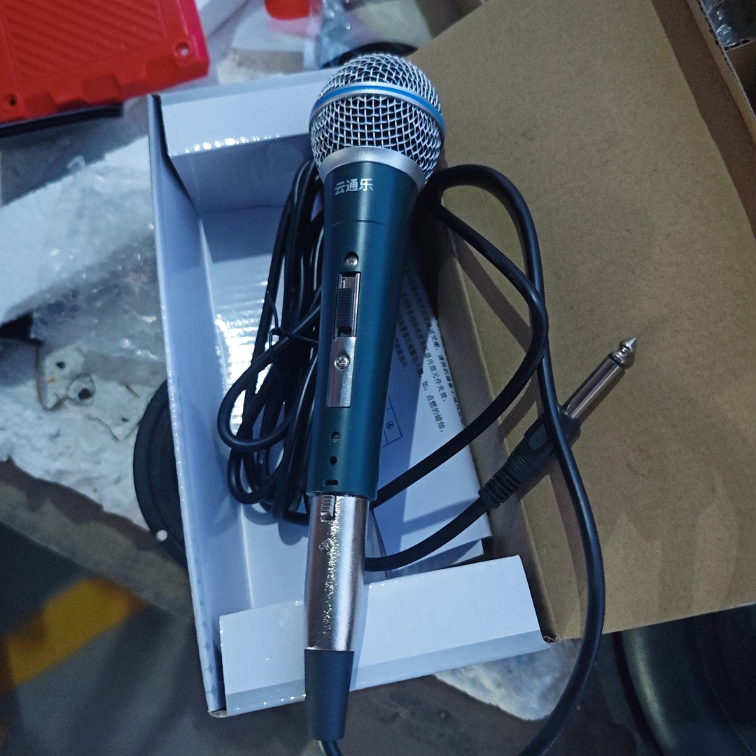 未拆封  处理金属有线话筒，一个的价格包邮。