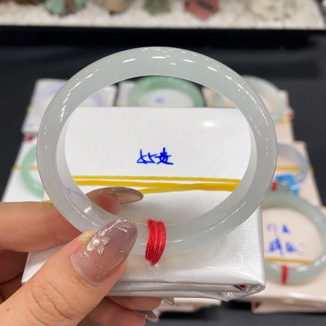 翡翠手镯未镶嵌缅甸天然翡翠手镯