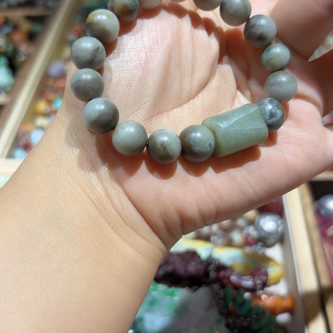 翡翠未镶嵌颈饰，你