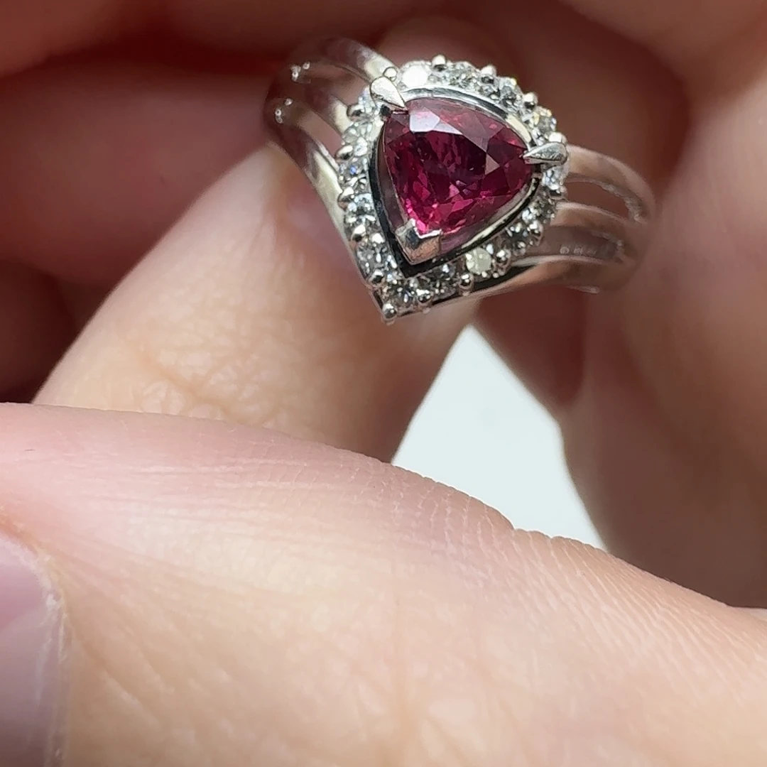 戒指红宝石未镶嵌