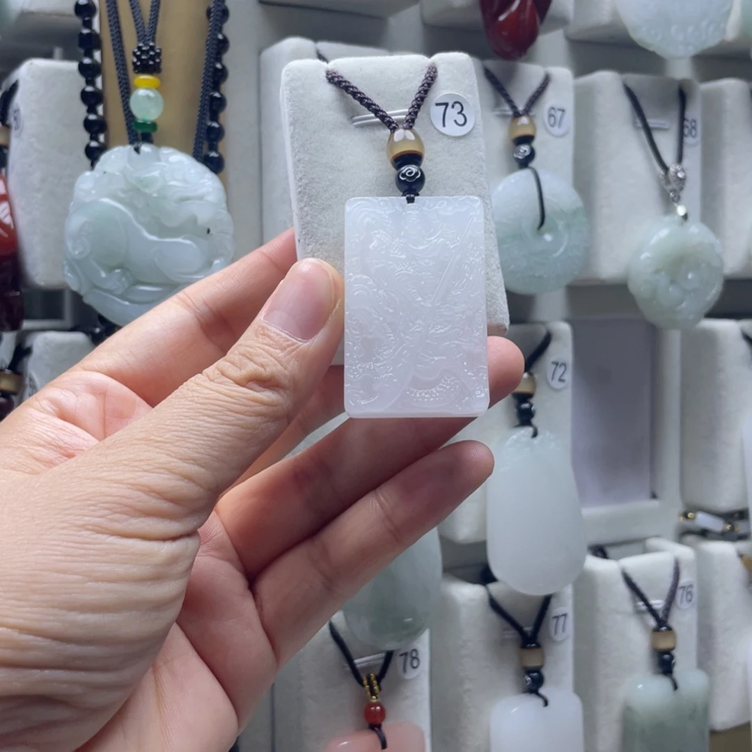 石英质玉（金丝玉）未镶嵌颈饰