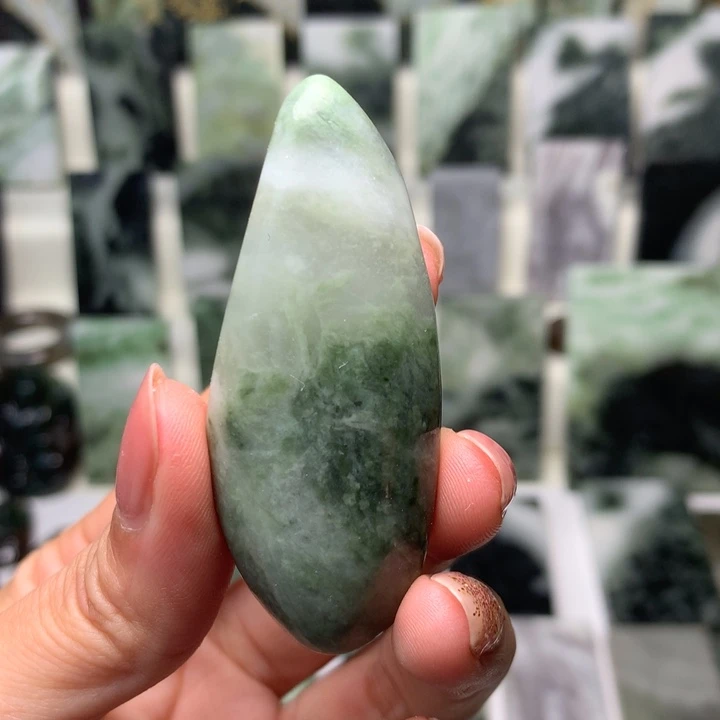 独山玉颈饰未镶嵌