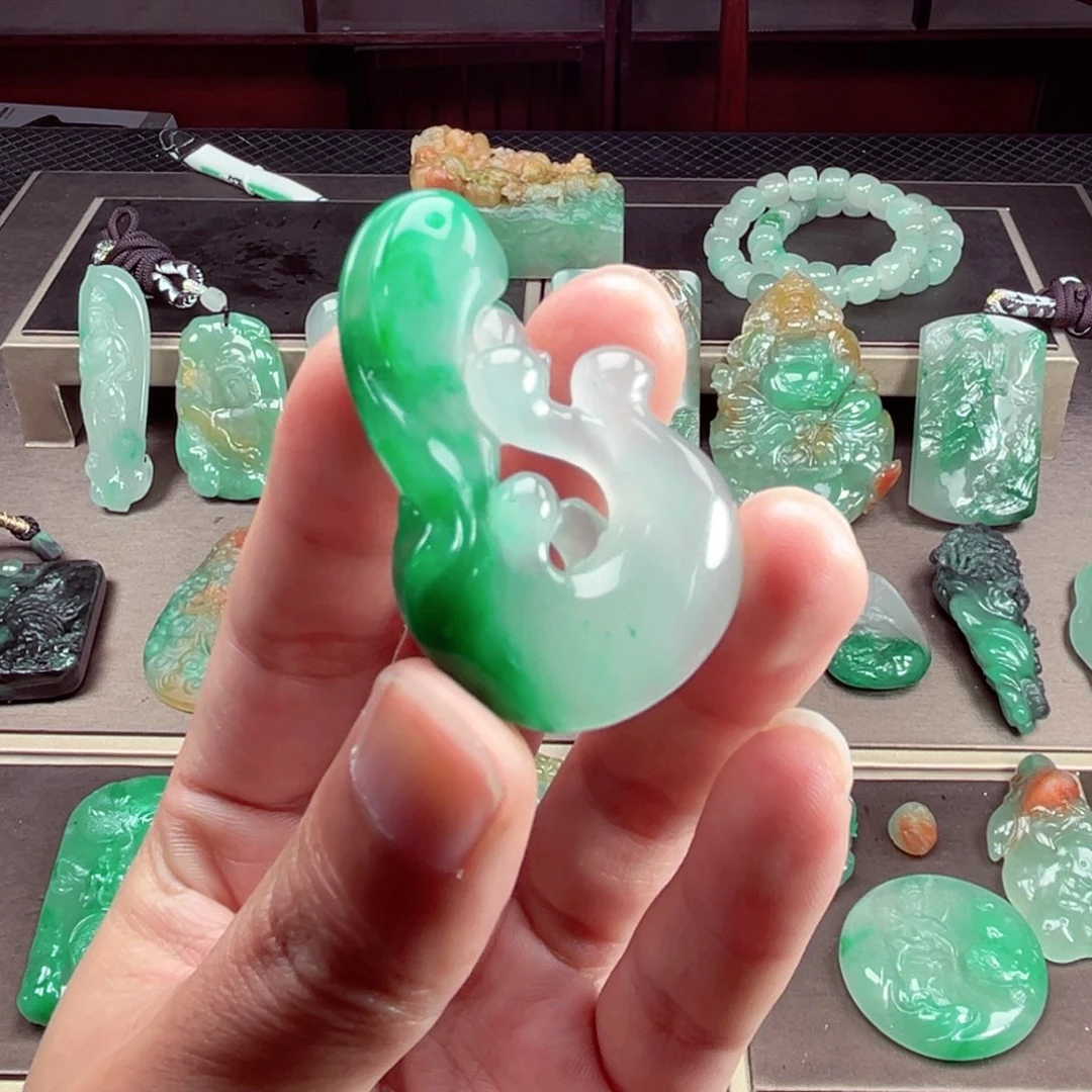 颈饰未镶嵌石英质玉