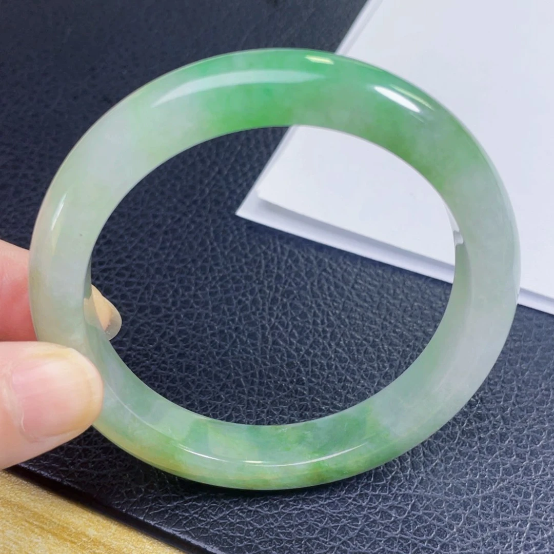 翡翠手镯未镶嵌56圈有纹裂买断不退换