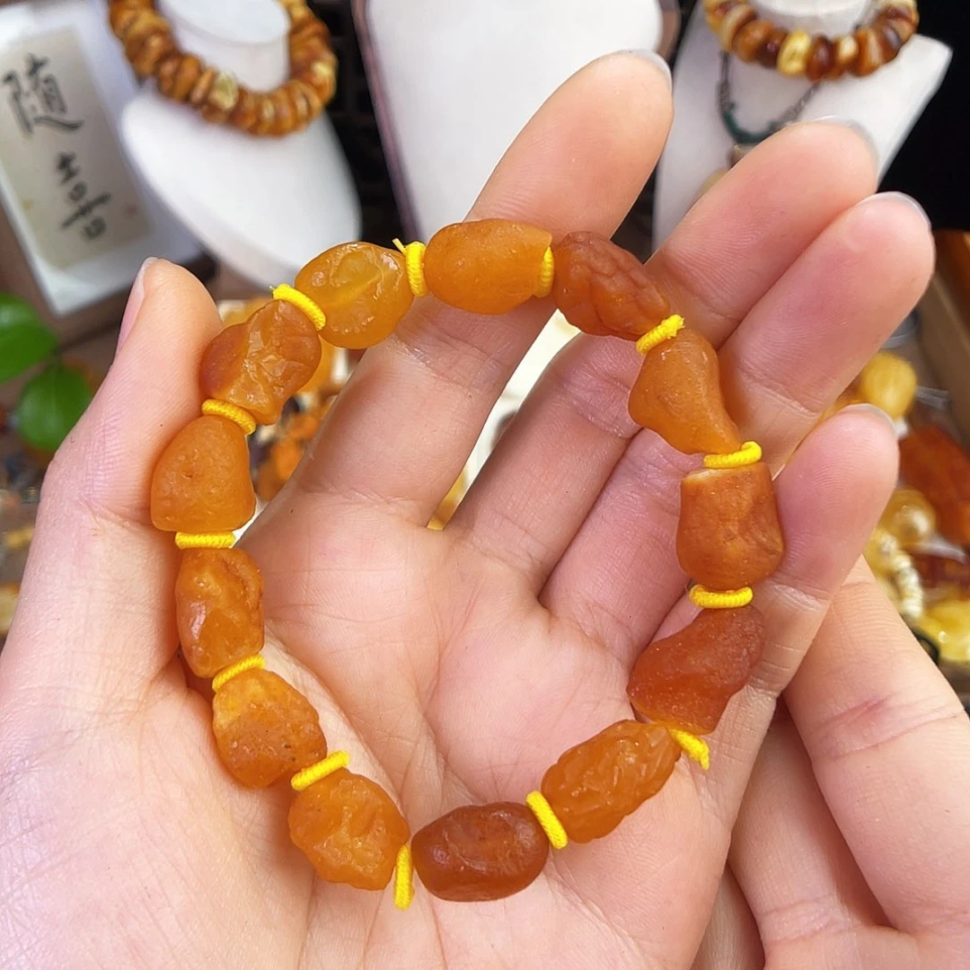 琥珀珠宝奇石未镶嵌爱****鱼。