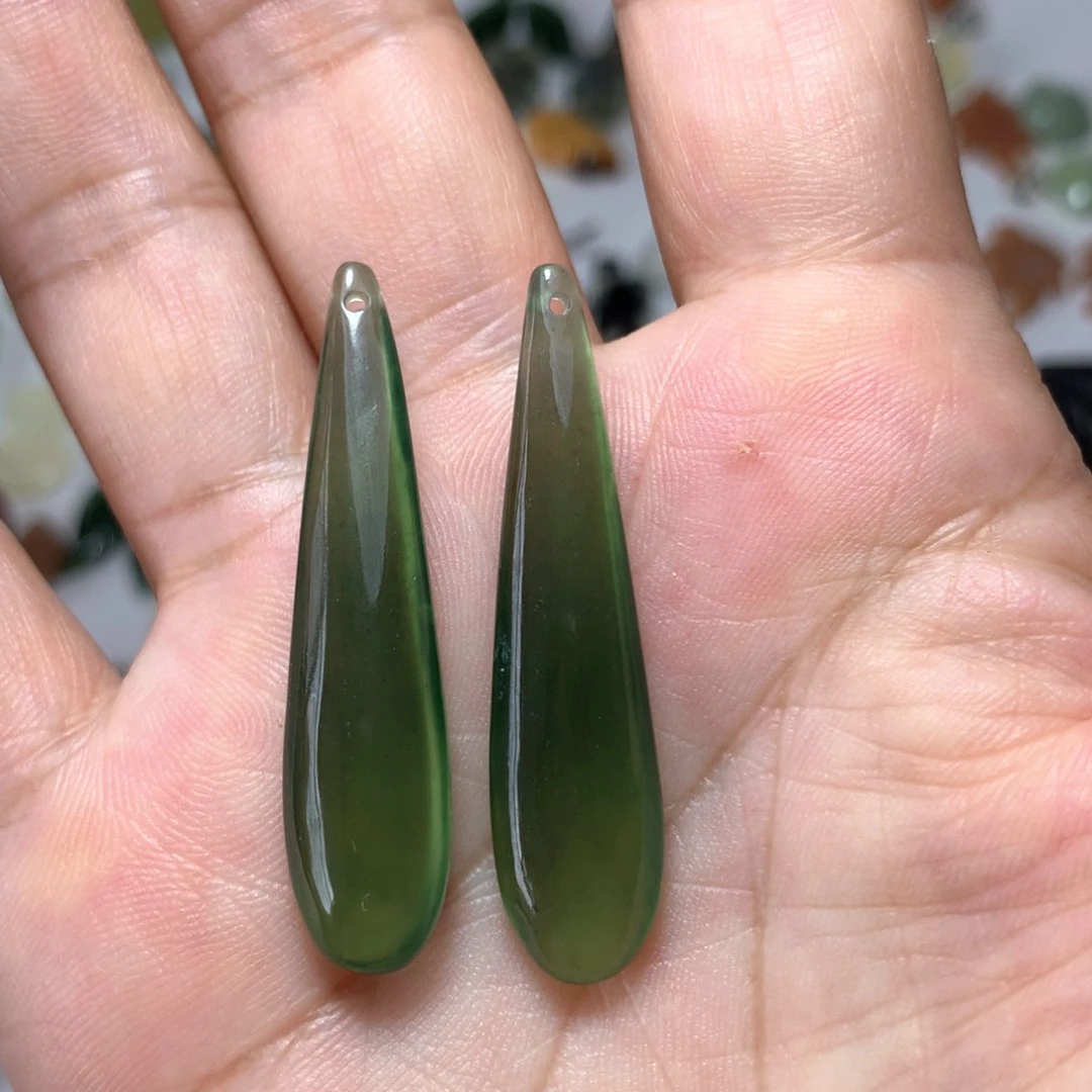 蛇纹石玉未镶嵌耳环