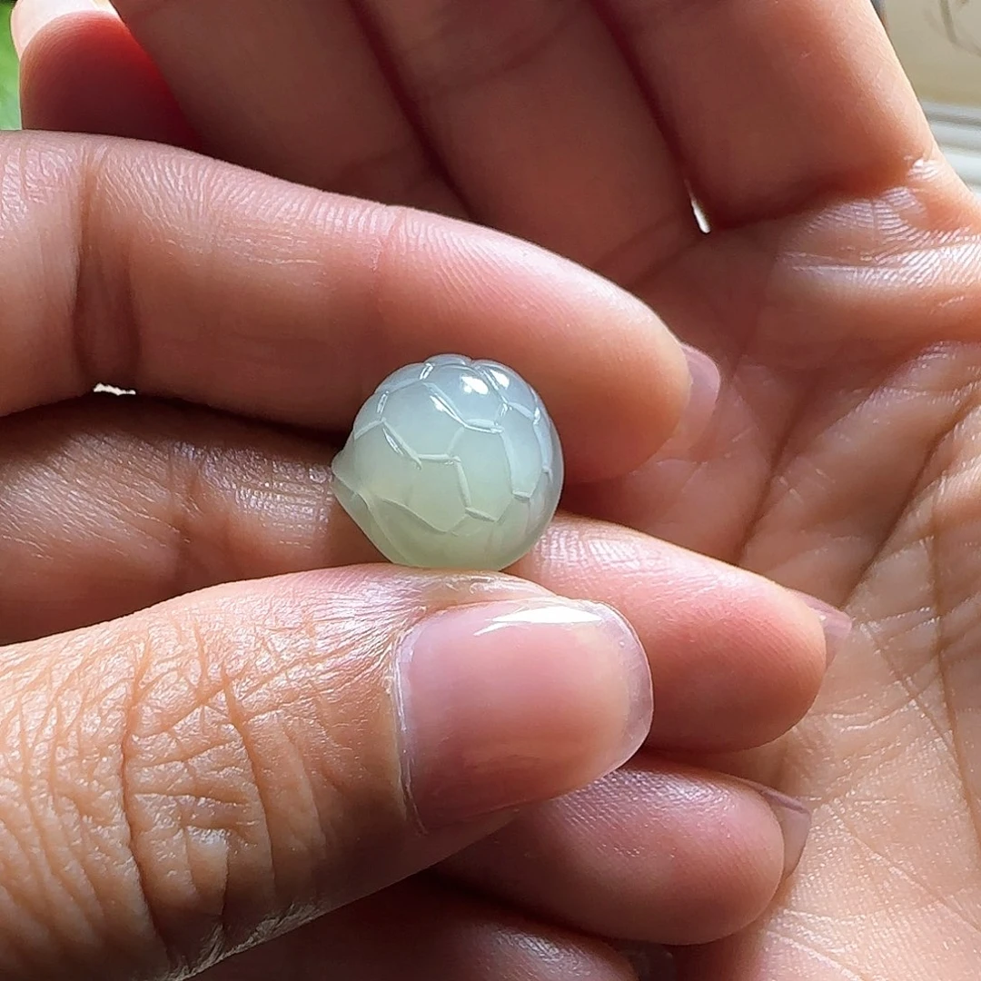 和田玉未镶嵌颈饰小***。