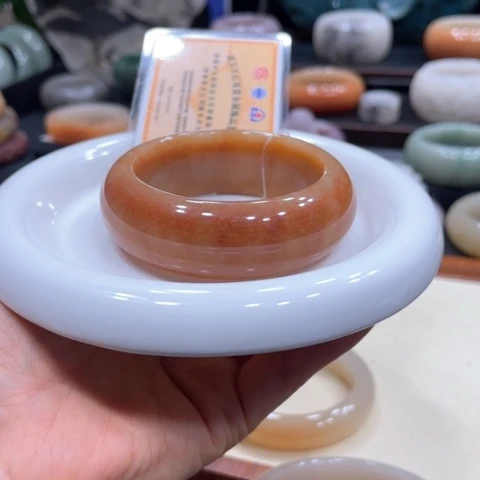 未镶嵌手镯石英质玉