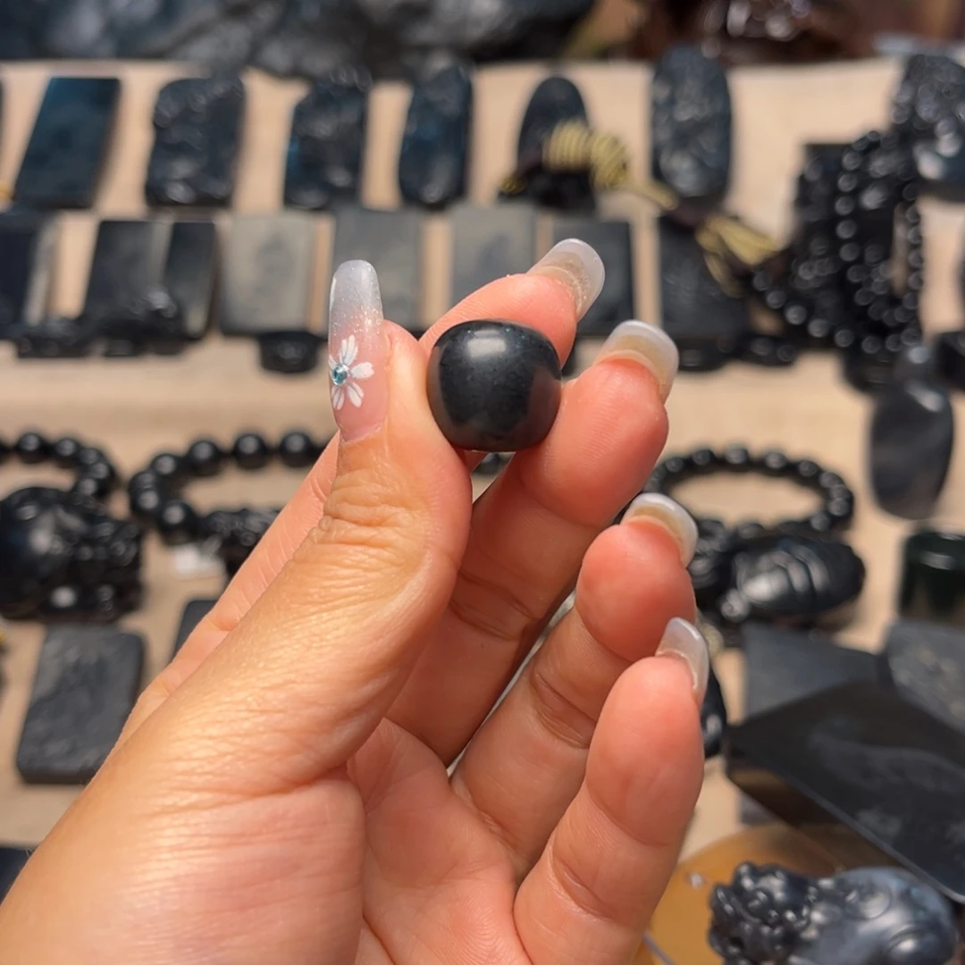 牧***～和田玉（墨玉）未镶嵌颈饰不退不换