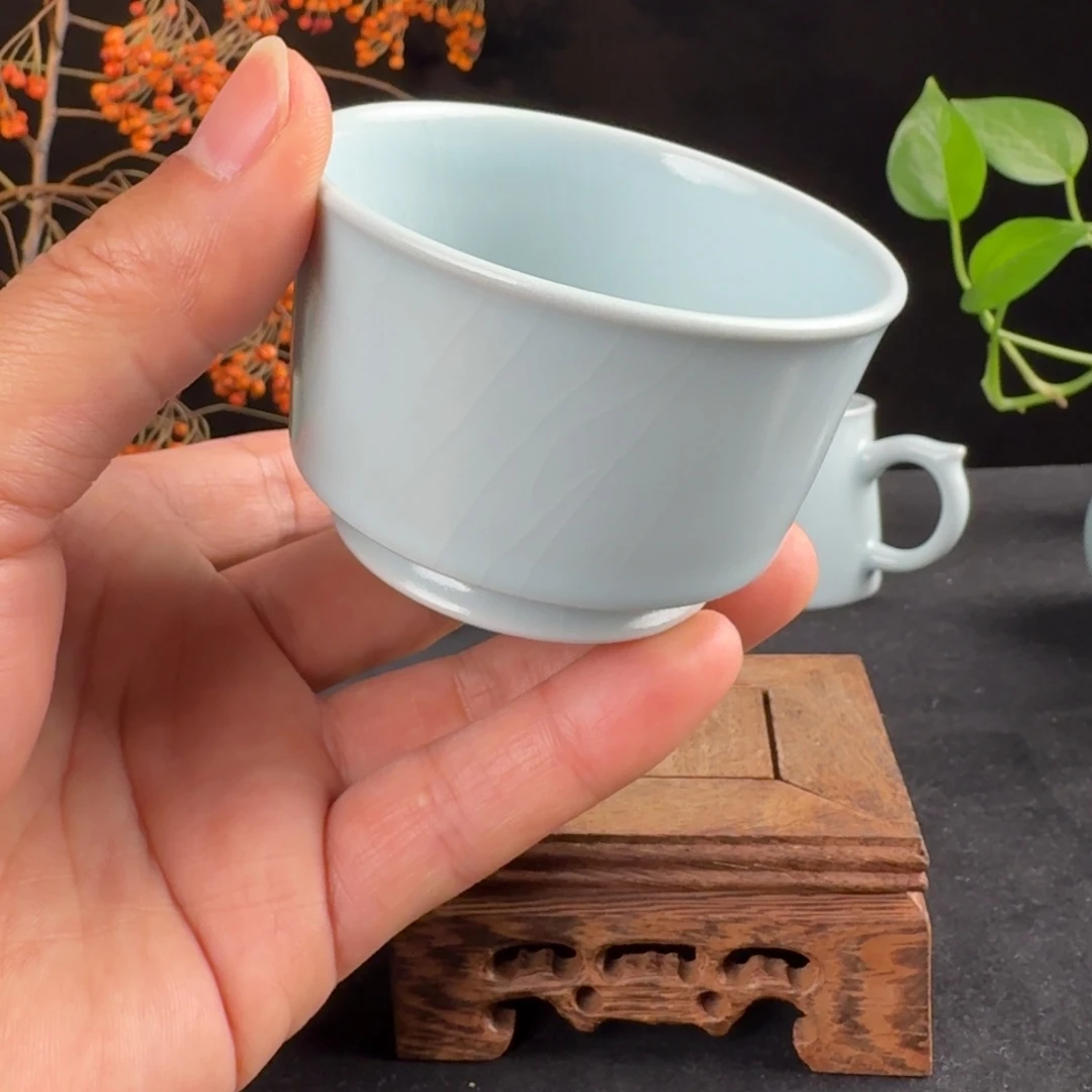 摆件陶汝瓷月白君子杯