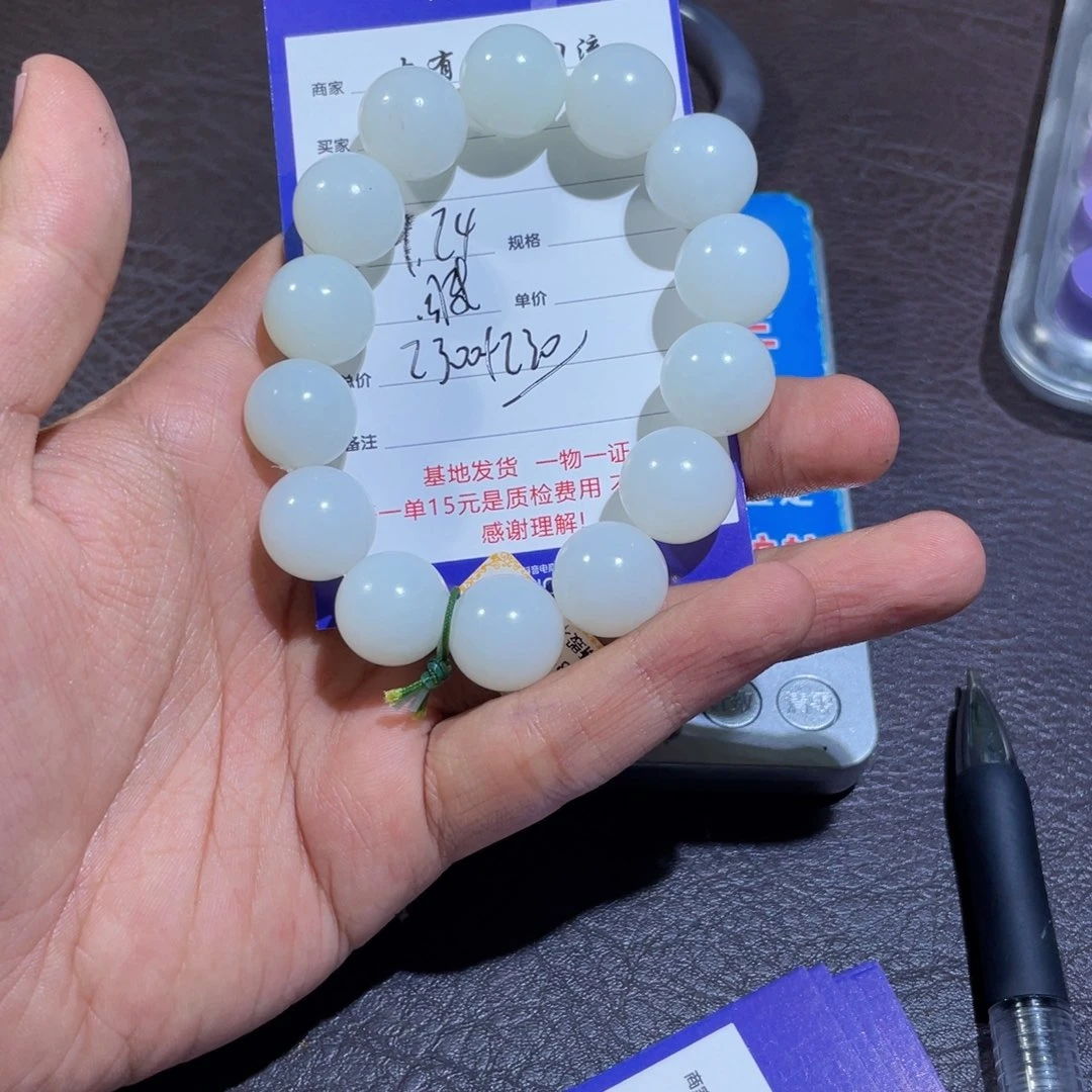 未镶嵌和田玉把件栗***P