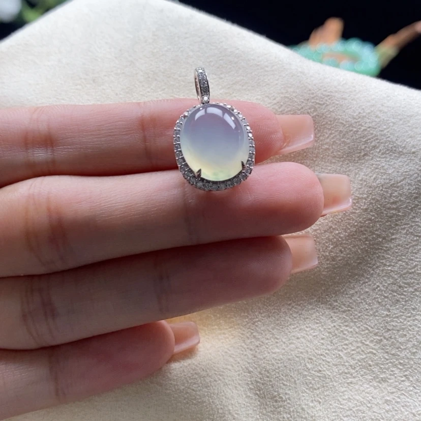 【闪购商品】翡翠颈饰18K金镶嵌冰阳底蛋面吊坠