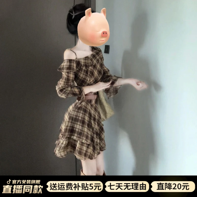 2025秋季新款韩版时尚休闲设计感小众斜领露肩设计感修设计感斜裁