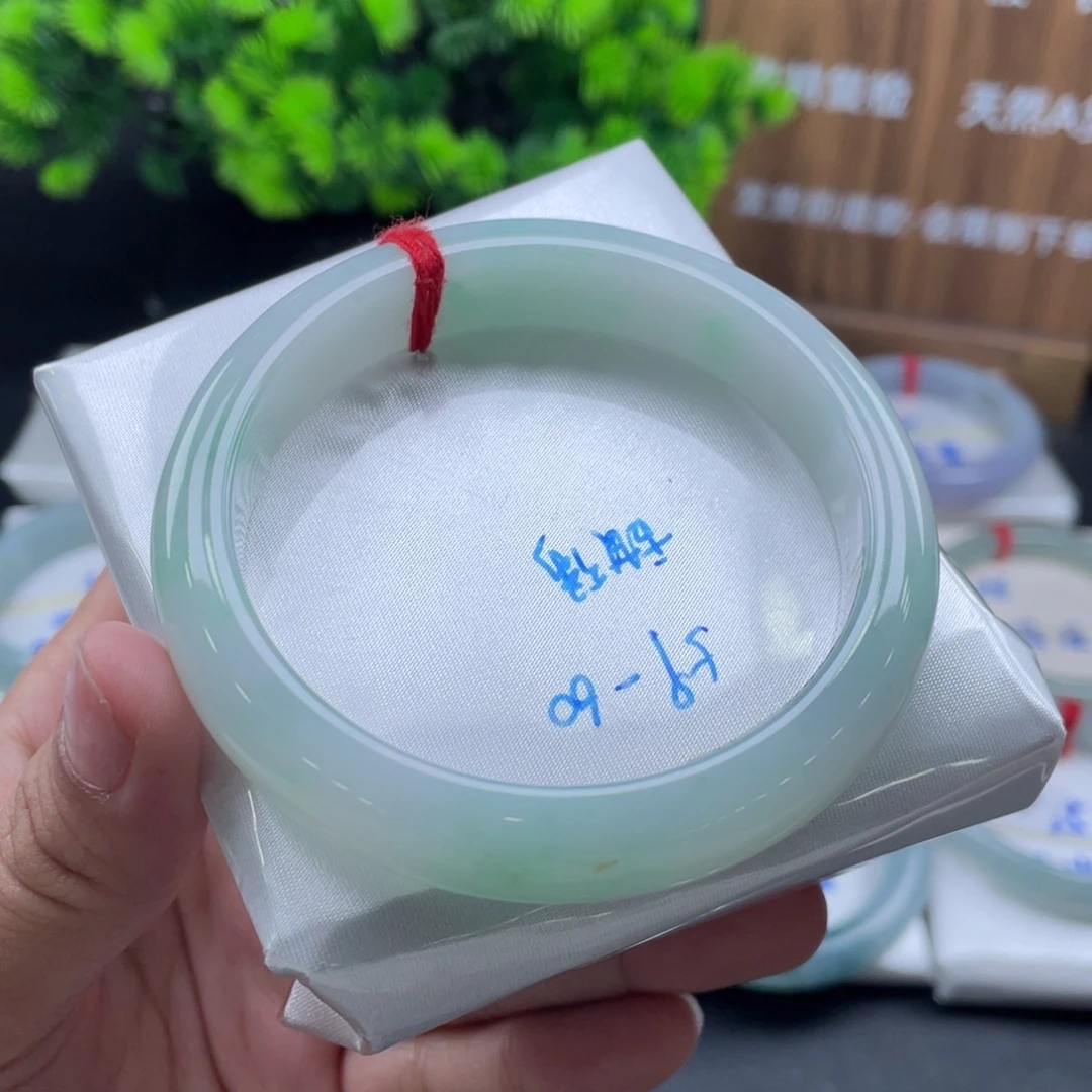 翡翠手镯未镶嵌甜阳绿60