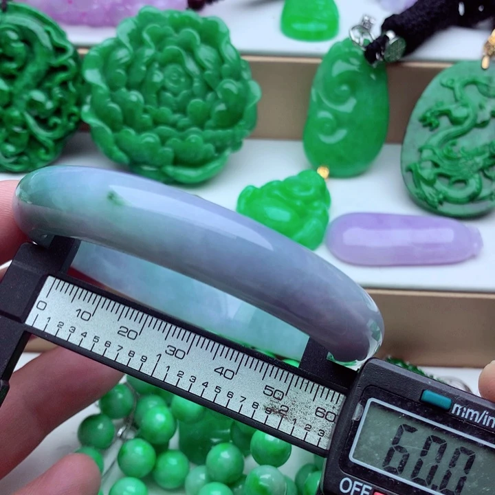 翡翠未镶嵌手镯…．．