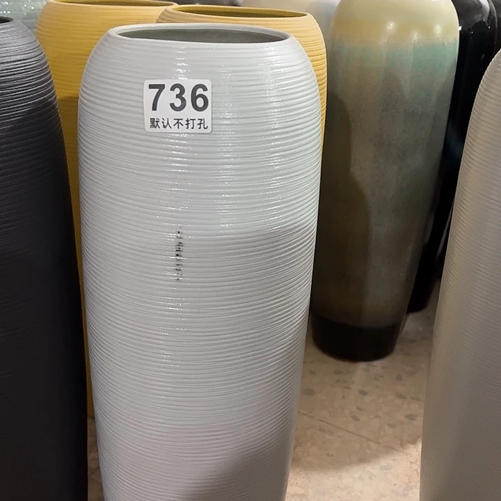 736号高50微瑕陶瓷花瓶………………