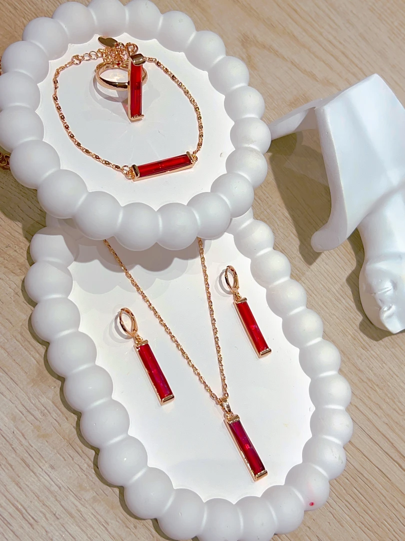 铜合金项链 今年流行新款法式优雅轻奢简约高级小众气质四件套