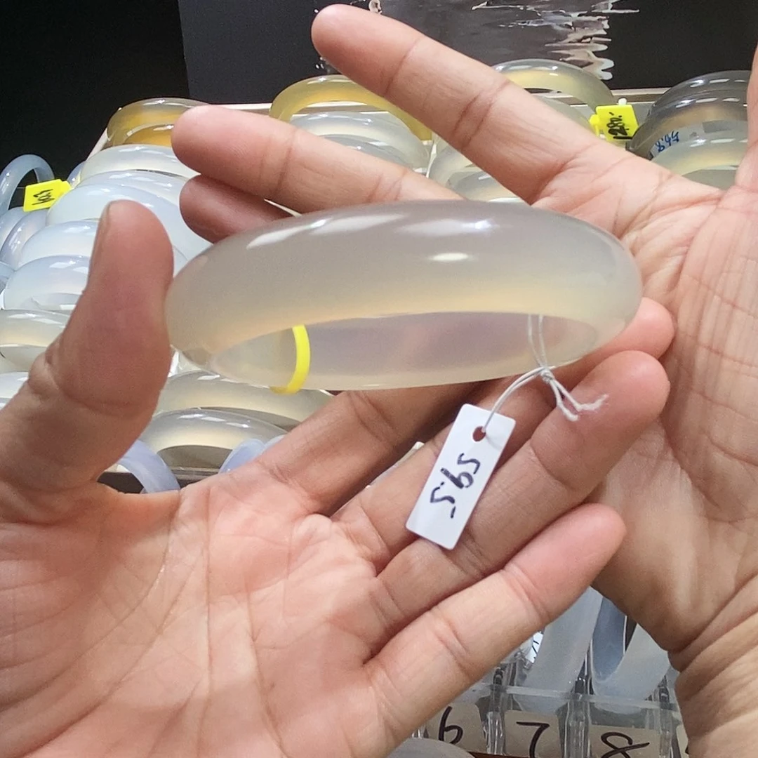玛瑙/玉髓手镯未镶嵌0****6