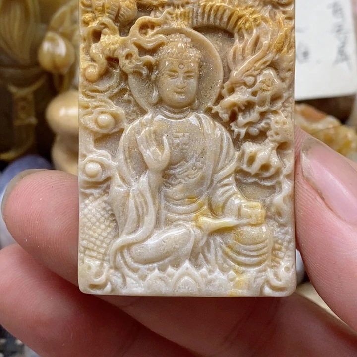 颈饰未镶嵌硅化珊瑚（珊瑚玉）